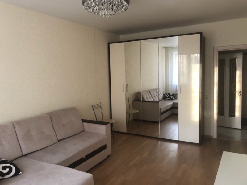 3-комнатная квартира, Металлургов бул. 24