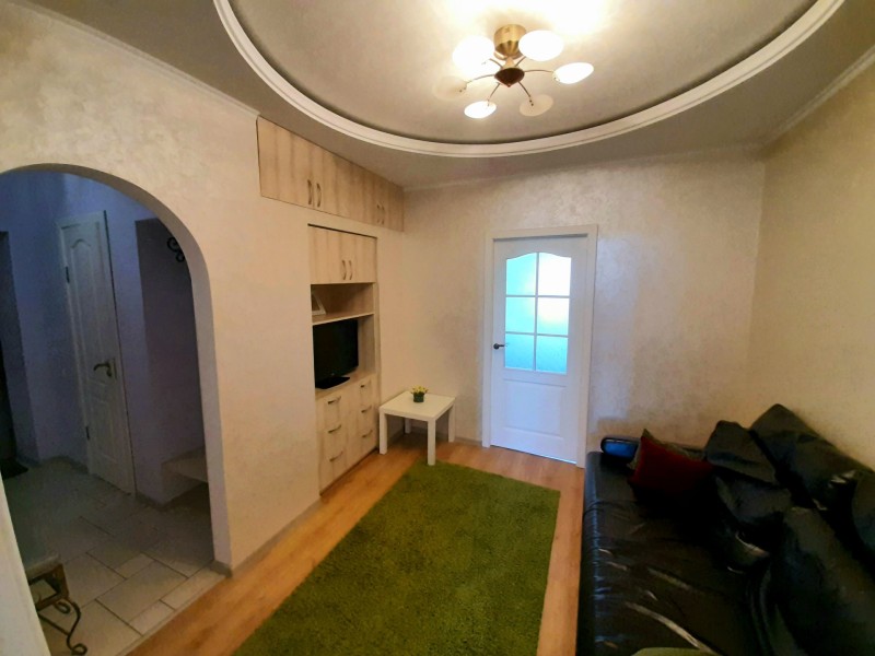 3-комнатная квартира, Славы пл. 4