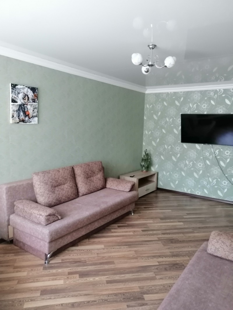 2-комнатная квартира, Юности бул. 42