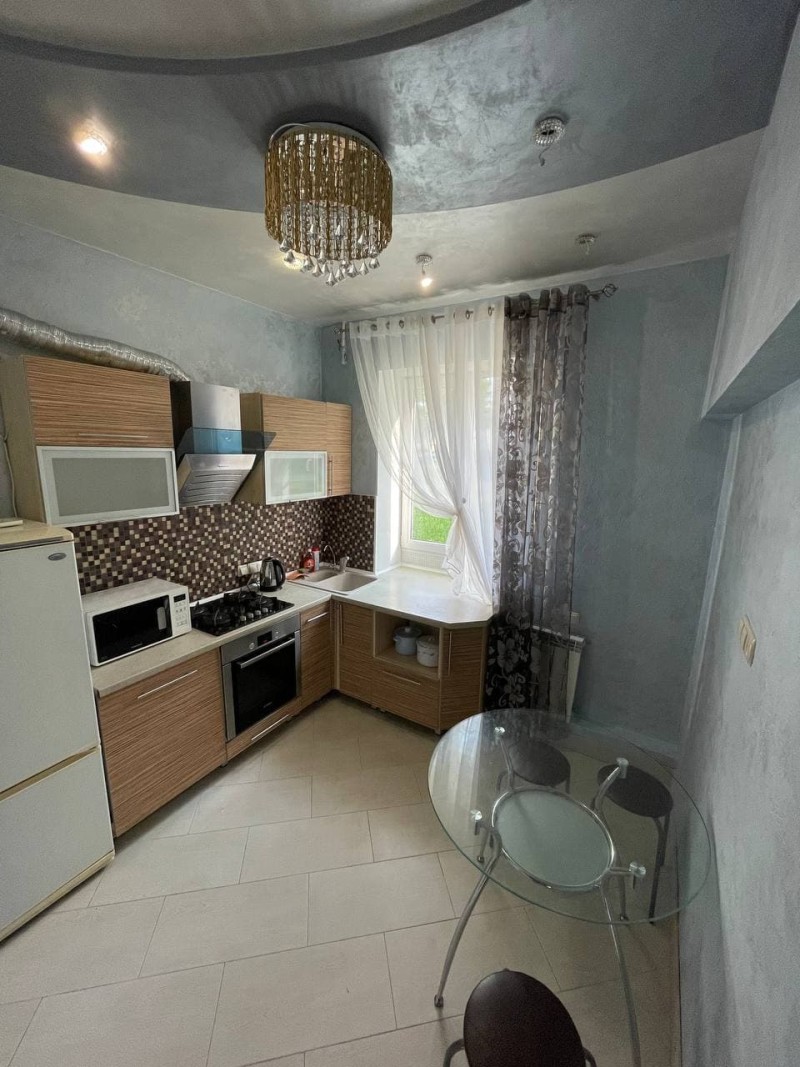 2-комнатная квартира, Абросимова 6