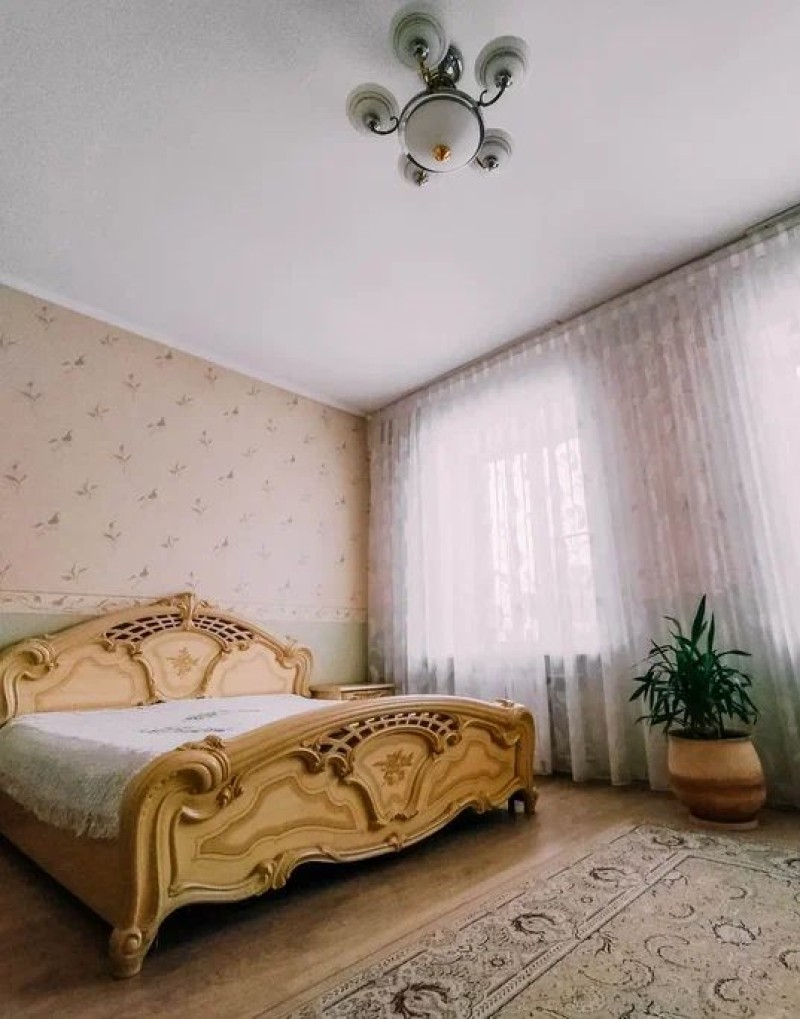 4-комнатная квартира, Цветочная ул. 15