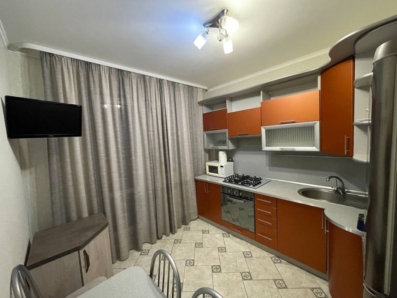 1-комнатная квартира, Строителей ул. 31