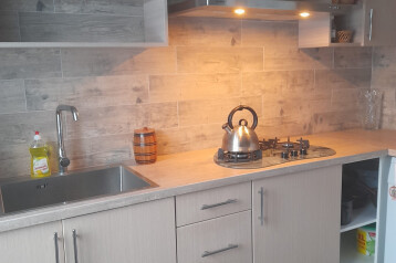 3-комнатная квартира, Нефтестроителей ул. 24