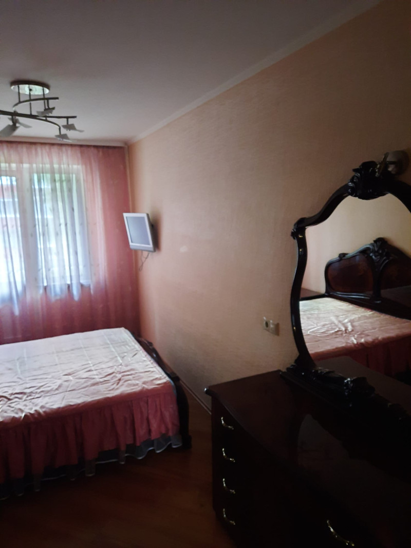 Фото 4: Квартира посуточно — Трехкомнатная квартира на улице Мариненко