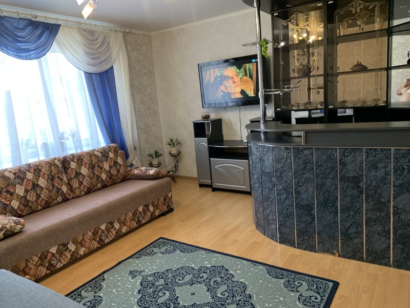 3-комнатная квартира, 60 лет Октября ул. 12