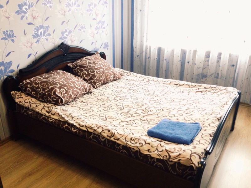 2-комнатная квартира, Свиридова ул. 33